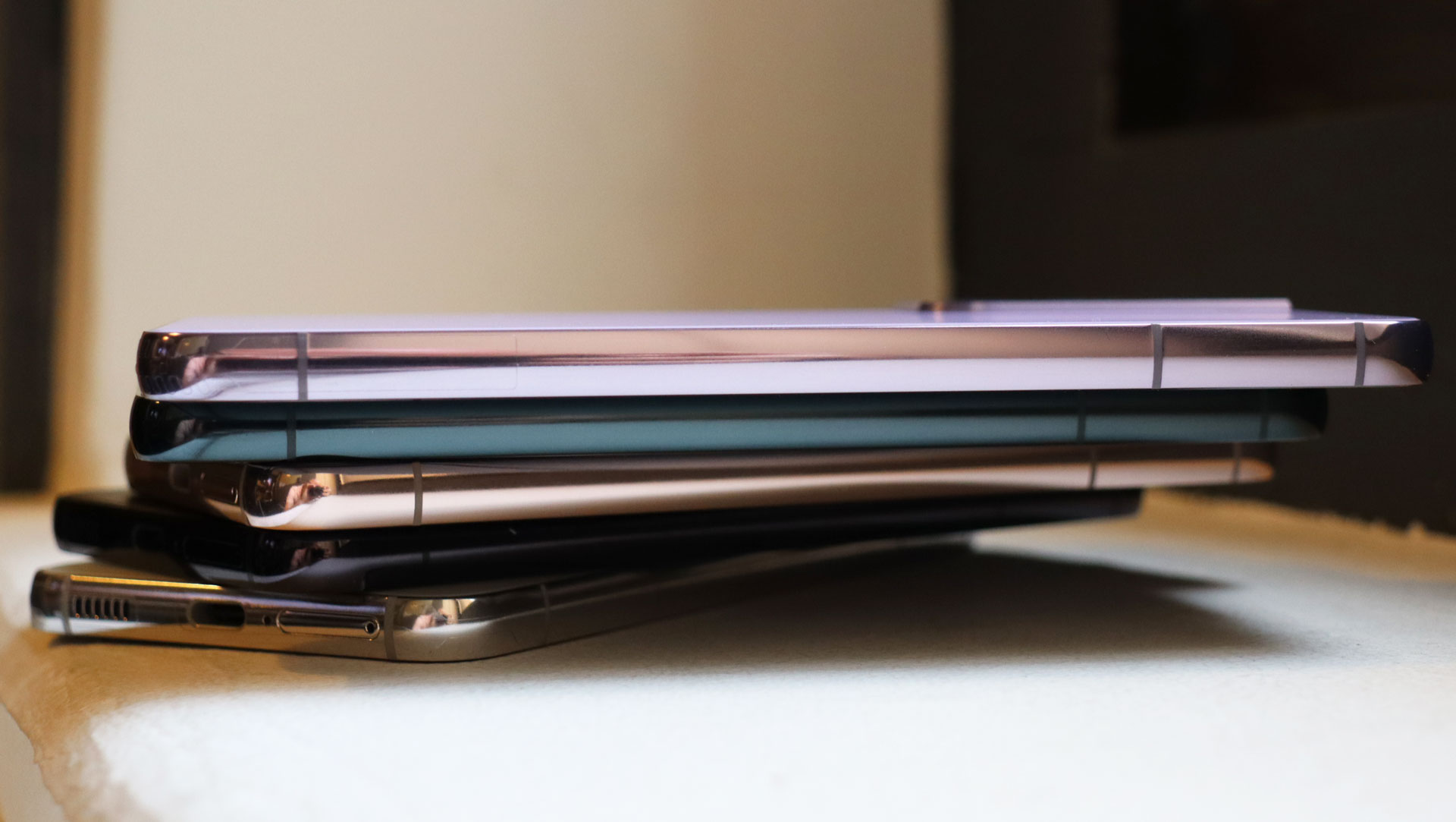 Samsung Galaxy S22 Bora Purple в сочетании с другими цветами