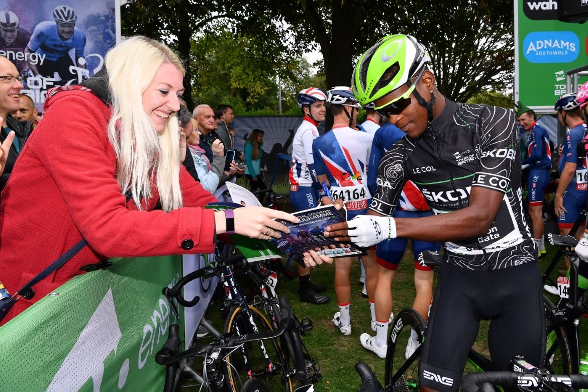 Nicholas Dlamini signs autographs at the start