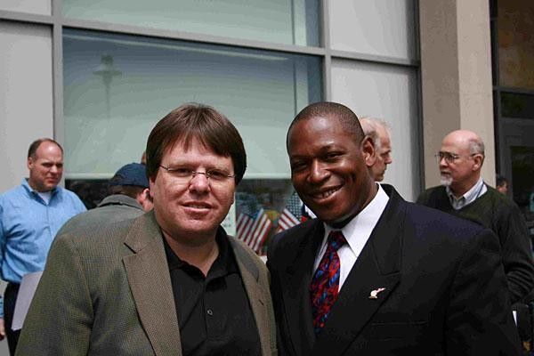 Nelson Vails (R) and sculptor Antonio Mendez
