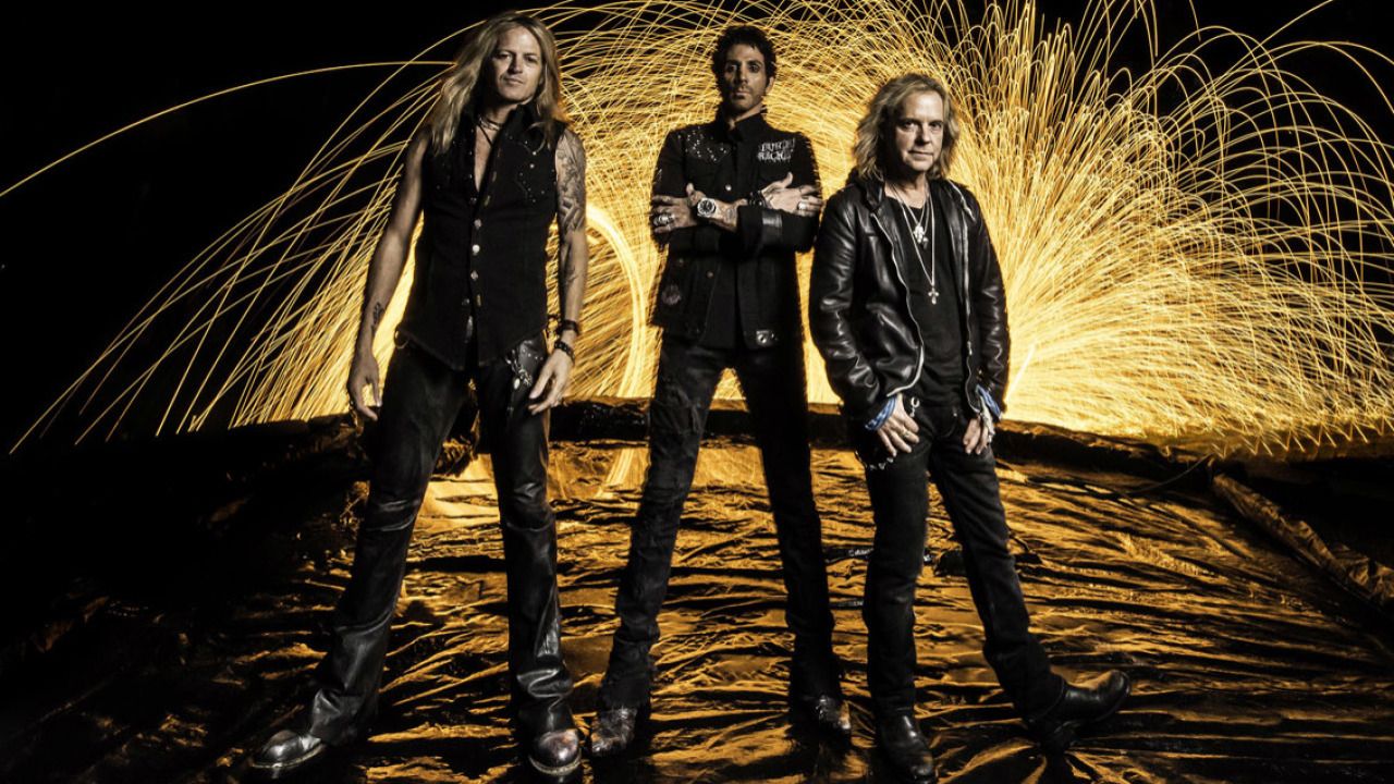 Группа революция. Revolution Saints Band. Revolution Saints 2015. Revolution Saints Revolution Saints. Revolution Saints Light in the Dark 2017.