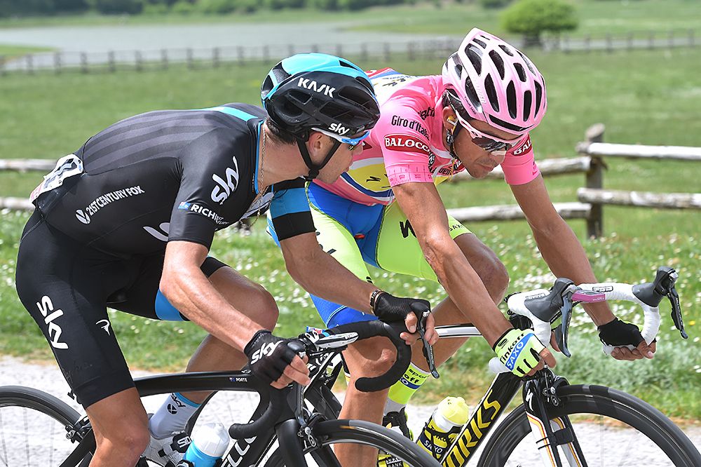 Former teammates Richie Porte and Alberto Contador chatting mid-race