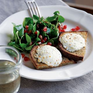 Melted Goats' Cheese on Wholegrain Soda Bread