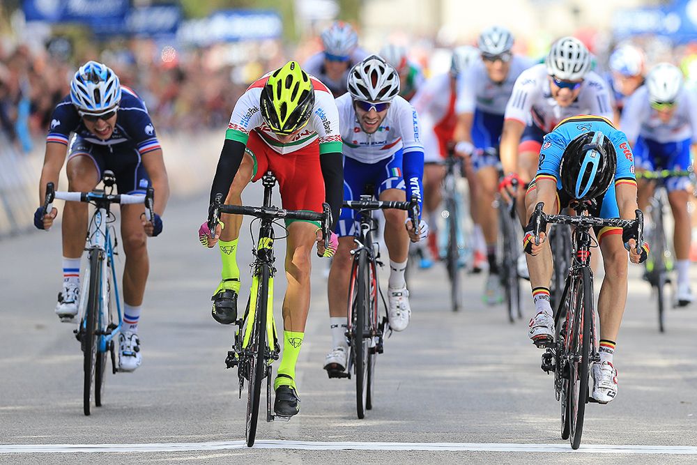 Riders throw their bikes for the line in the U23 road race