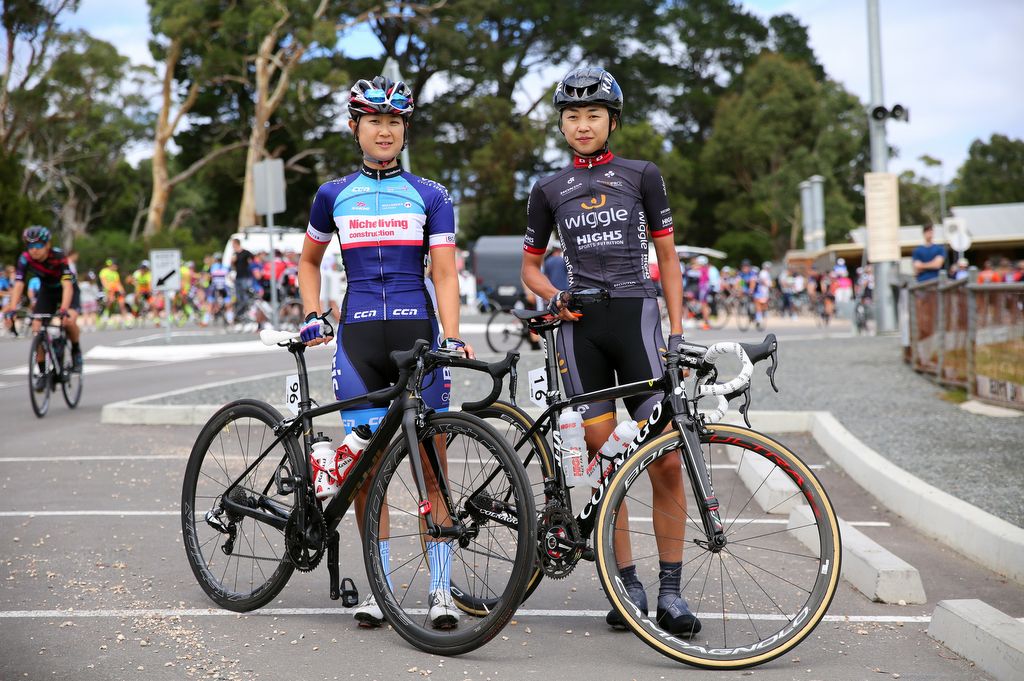 Japanese riders Tsubasa Makise (Maaslandster Veris CCN) and Mayuko Hagiwara (Wiggle-High5)