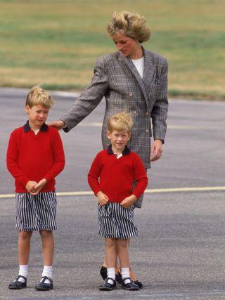 The Princess of Wales arrives at Aberdeen airport with her sons William and Harry, 14th August 1989