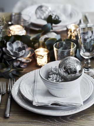New Year place setting with silver theme