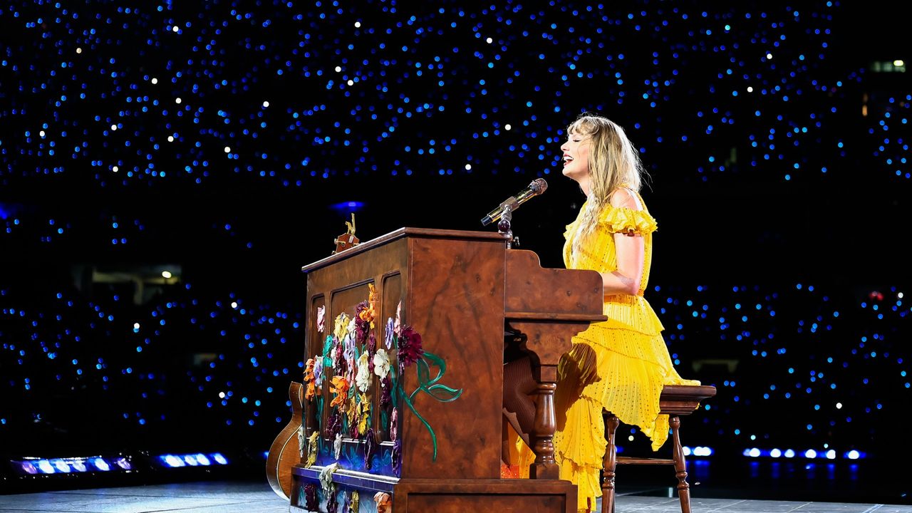 Taylor Swift performing in Rio de Janeiro, Brazil