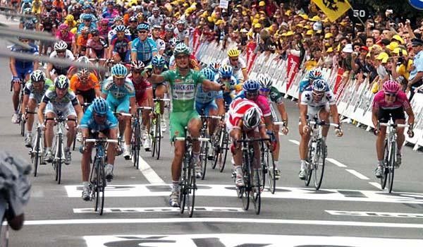 Tom Boonen (Quickstep-Innergetic) gets another win in stage 12 to Castres.