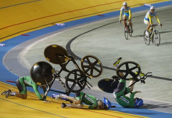 The Irish team pursuit quartet comes a cropper.