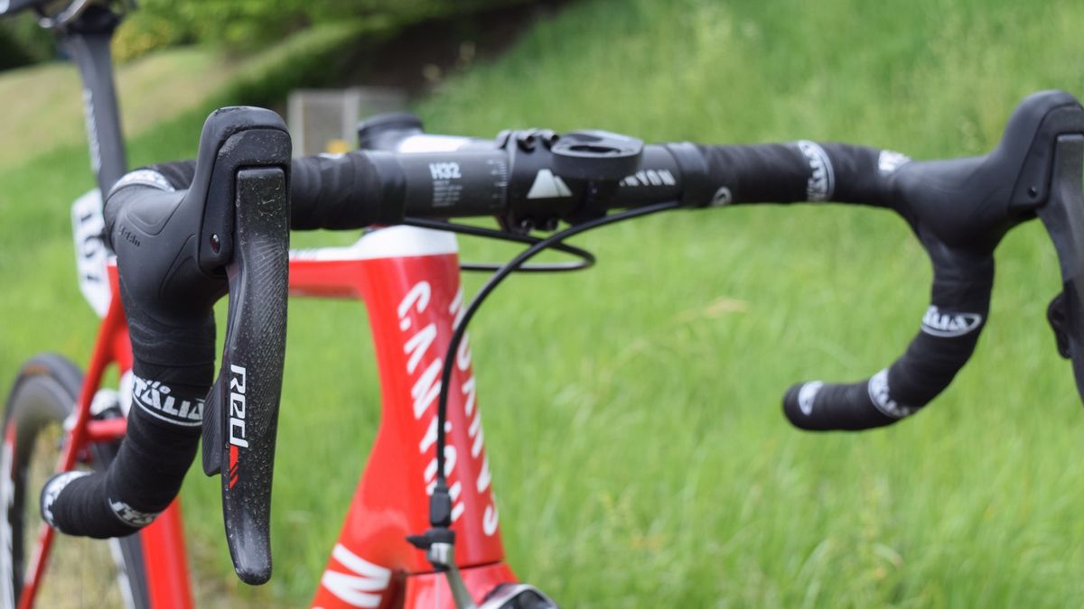 Wireless shifters results in just the brake cables visible on the cockpit