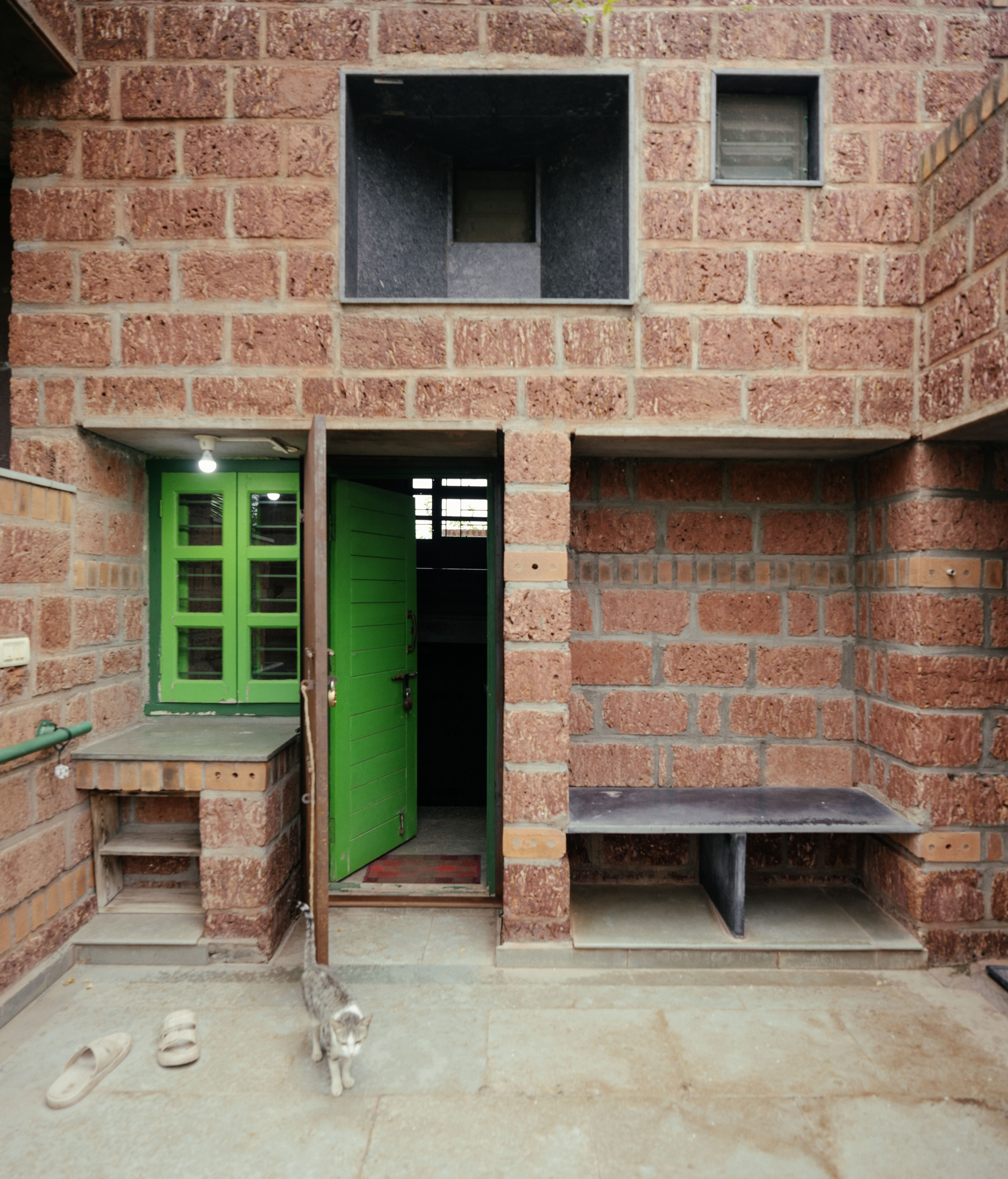 Kanade brothers house in India, brick structure in green surrounds