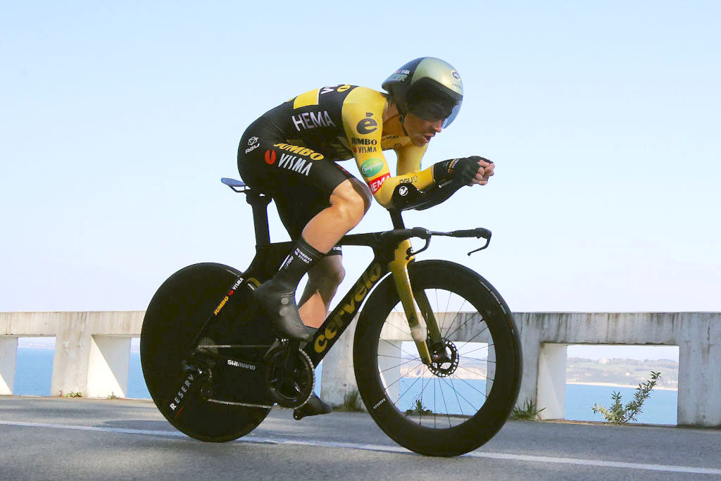 HONDARRIBIA, SPAIN - APRIL 04: Primoz Roglic of Slovenia and Team Jumbo - Visma sprints during the 61st Itzulia Basque Country 2022 - Stage 1 a 7,5km individual time trial from Hondarribia to Hondarribia / #itzulia / #WorldTour / on April 04, 2022 in Hondarribia, Spain. (Photo by Gonzalo Arroyo Moreno/Getty Images)