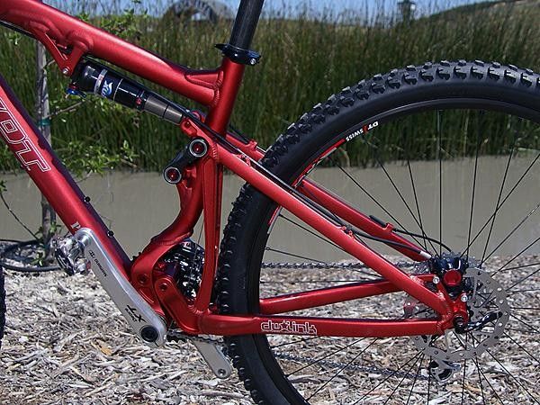 The fully enclosed rear subassembly and short suspension links should yield a stiff rear end.