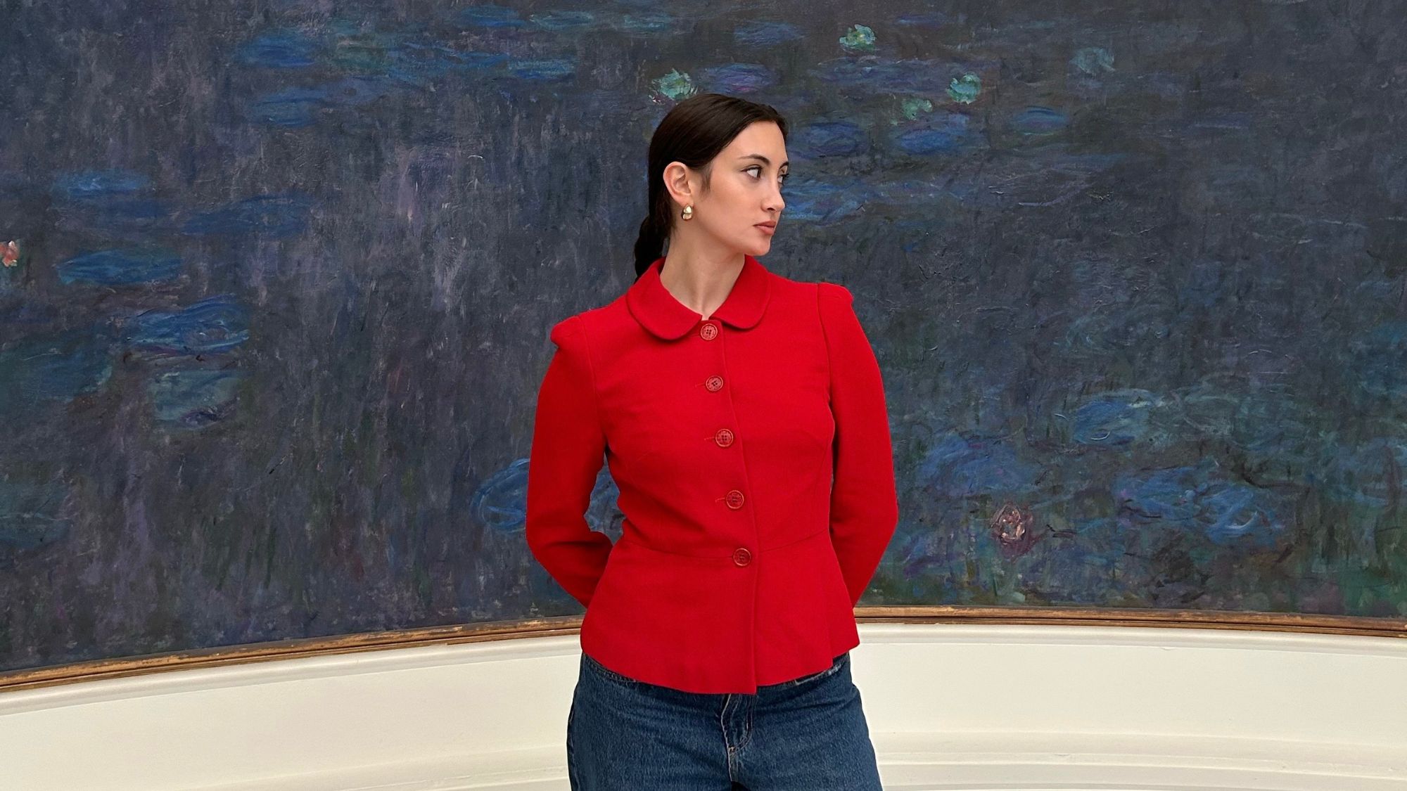 Who What Wear associate beauty editor Alyssa Brascia posing in front of a Claude Monet painting.