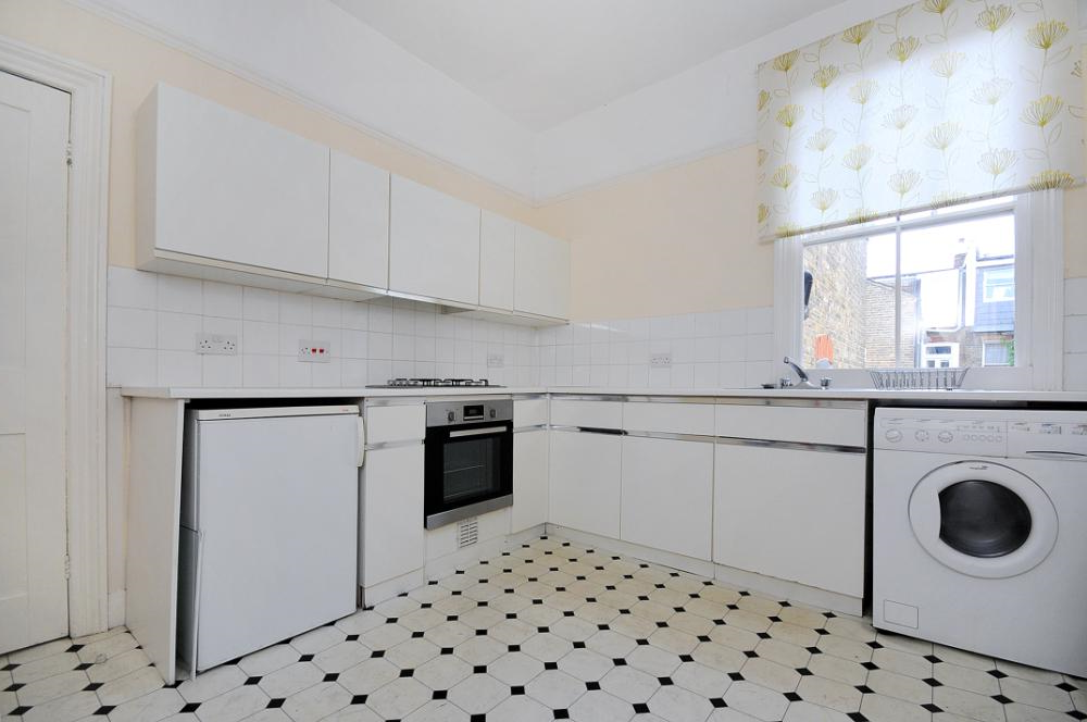 kitchen before update on a budget