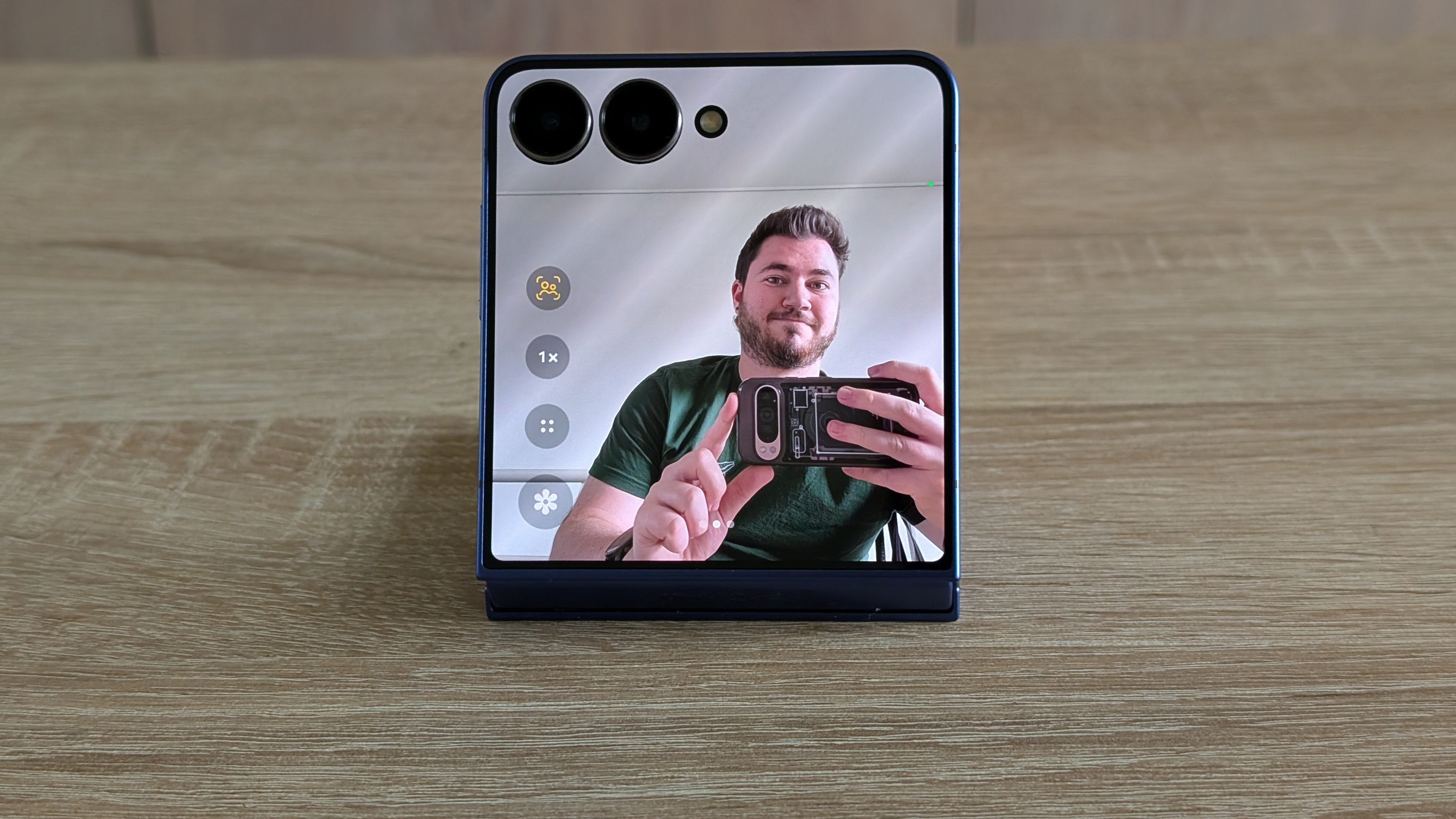 Samsung Galaxy Z Flip 7
