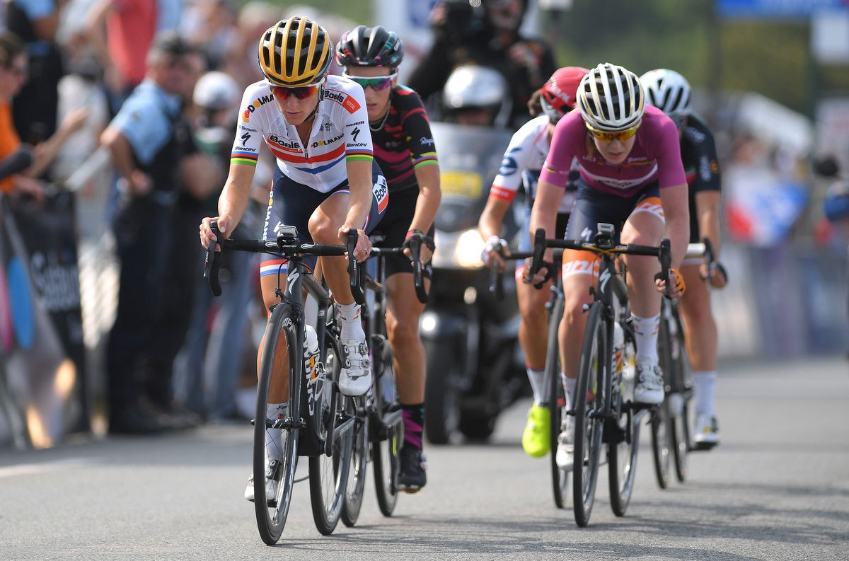 Elizabeth Deignan (Boels-Dolmans) on the front