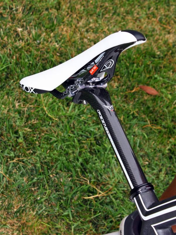 Felt sticks with a smaller 27.2mm seatpost diameter for better rider comfort.