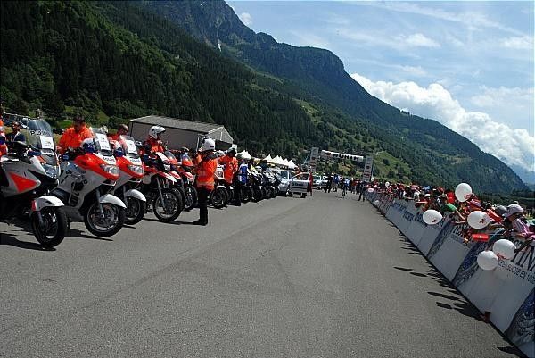 Five minutes until the start...