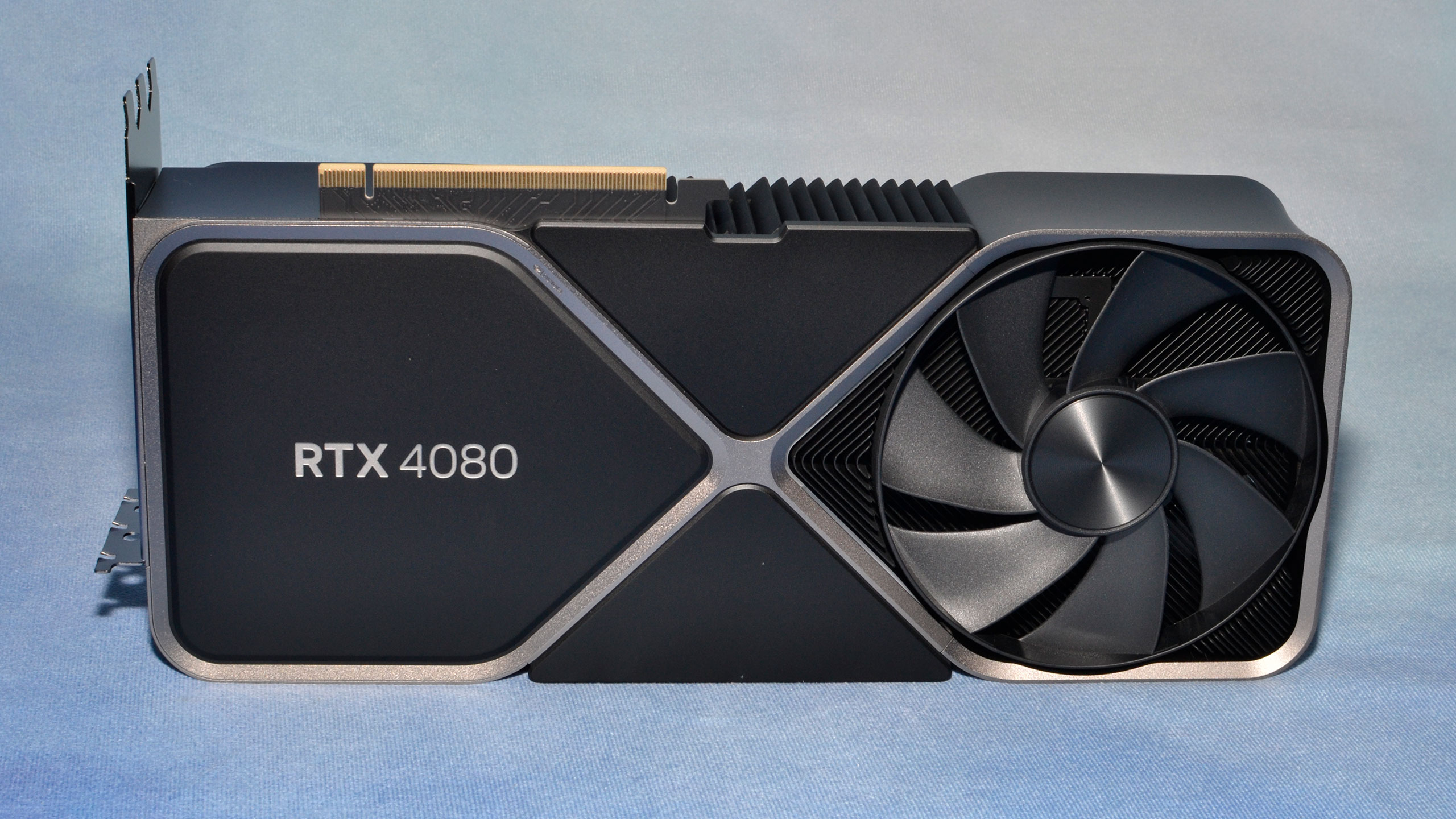 NVIDIA GeForce RTX 4080 again drops to $999, goes out of stock within  minutes 