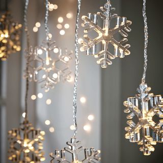 Light up snowflake garland