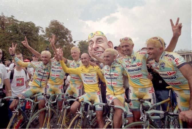 Bleached hair and the maillot jaune in Paris for Marco Pantani and his Mercatone Uno teammates