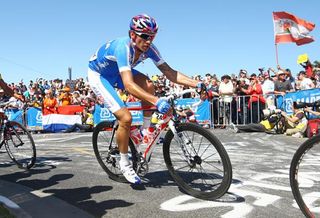 Filippo Pozzato (Italy) races to fourth place.