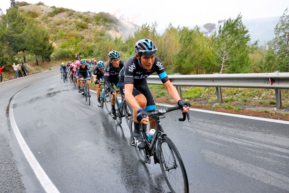 Luke Rowe (Team Sky) puts the hammer down