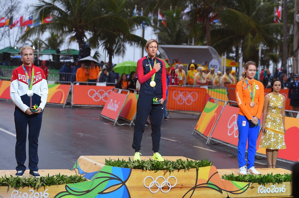 Olga Zabelinskaya (left) during the podium ceremony