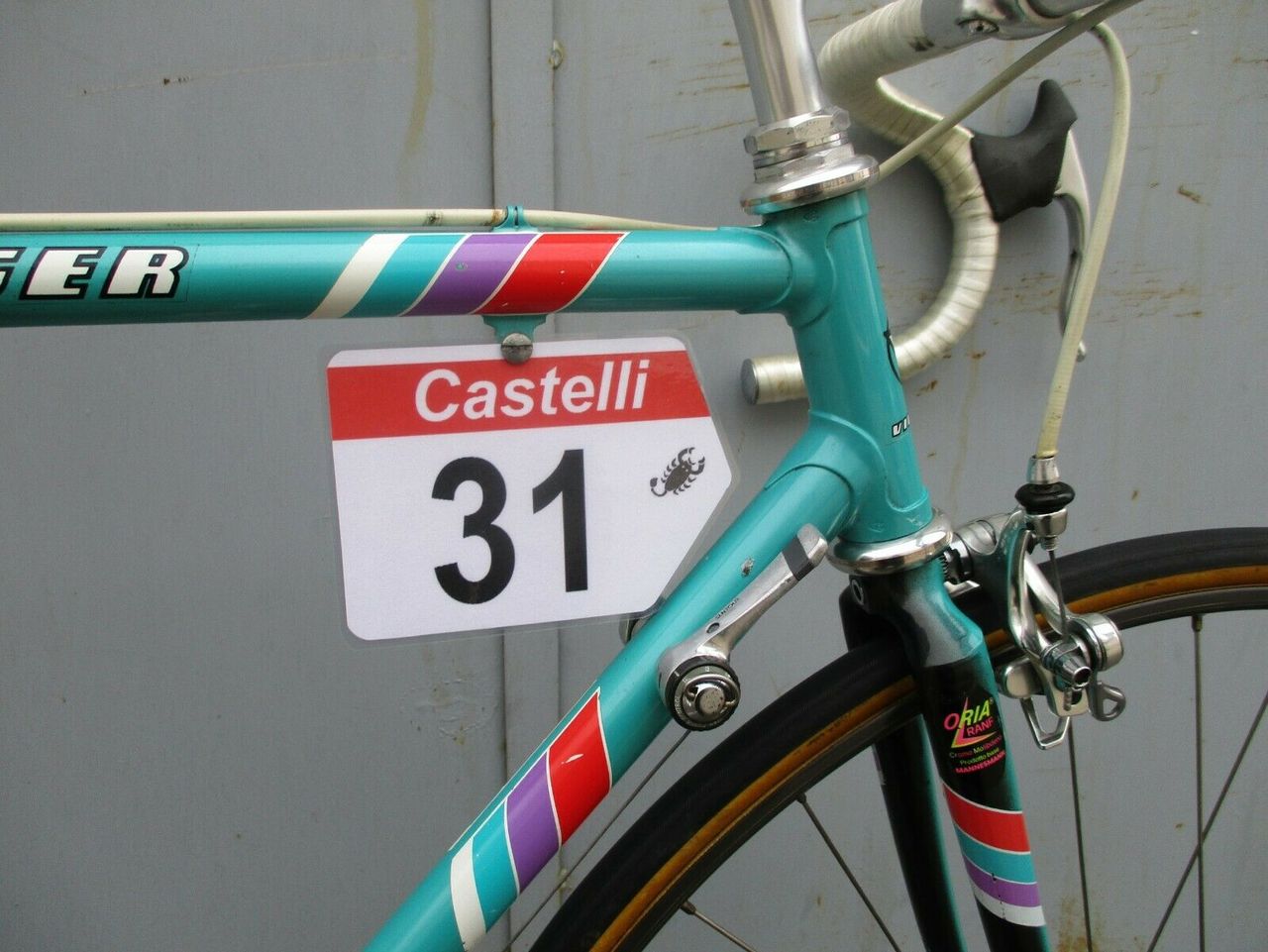 The frame number is a replica of the &rsquo;31&rsquo; used by Bauer at the 1989 Tour de France