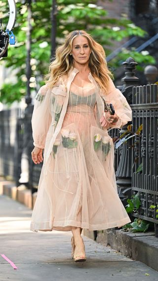 Sarah Jessica Parker is seen on the set of "And Just Like That..." Season 3, the follow up series to "Sex and the City" in Gramercy Park on May 21, 2024 in New York City.