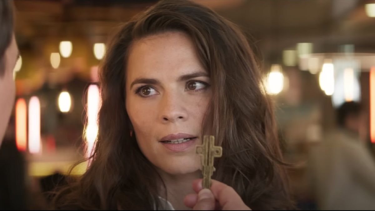 Hayley Atwell fait une pause dans Mission : Impossible - Dead Reckoning ...