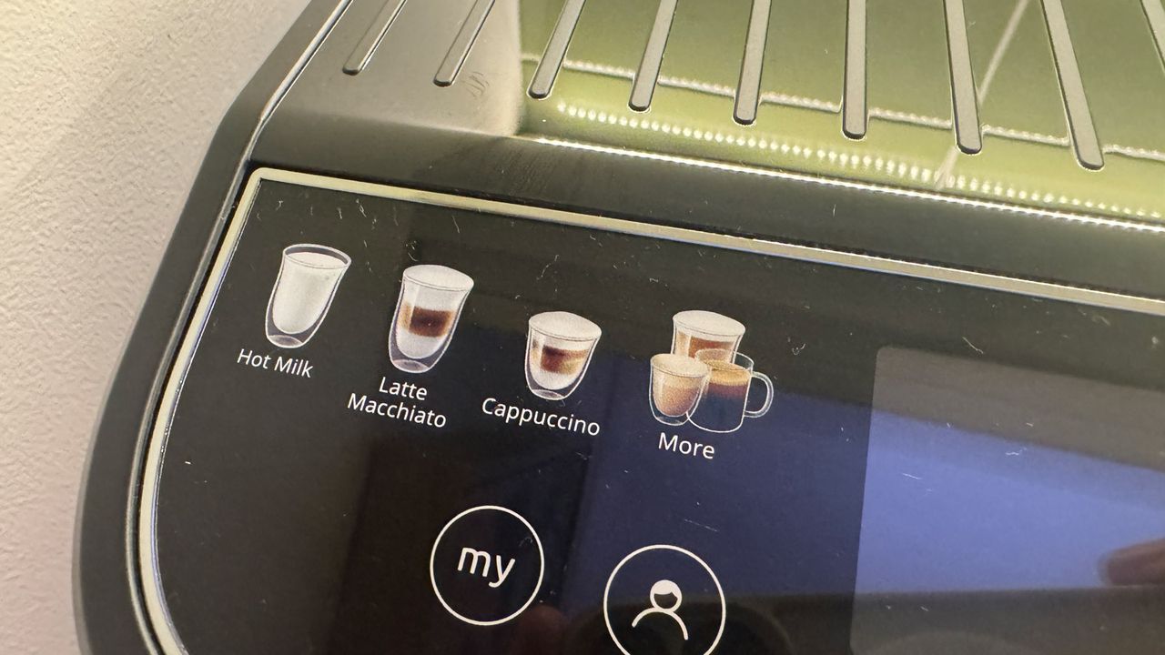 Drink choices on the De'Longhi Magnifica Evo Next coffee machine.