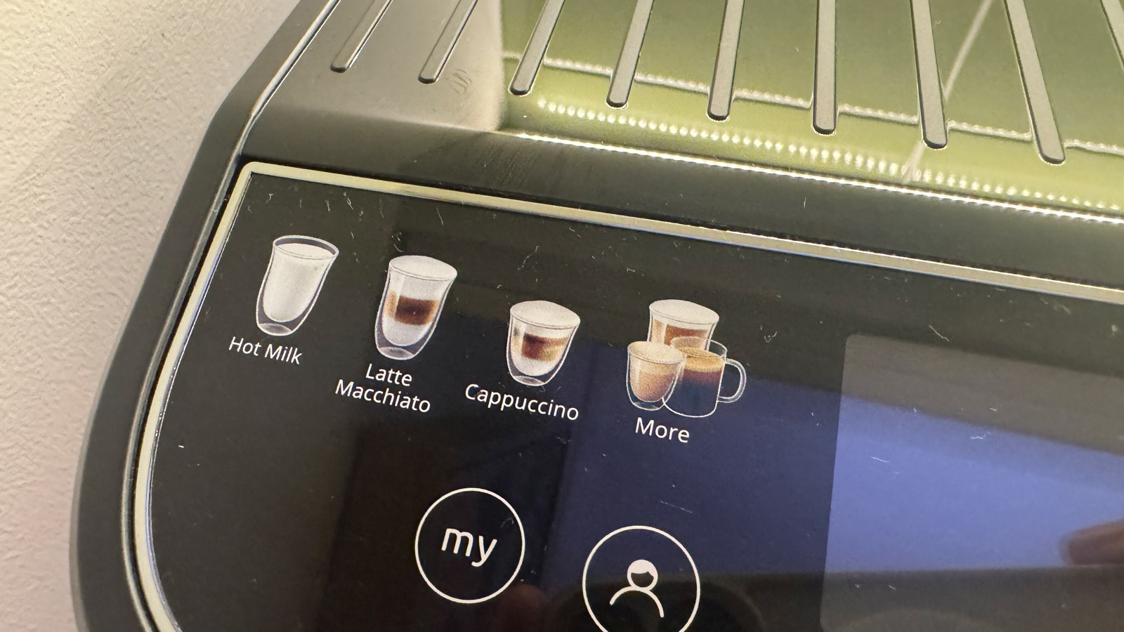 Drink choices on the De'Longhi Magnifica Evo Next coffee machine.