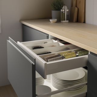 drawer organisation with organisers and dividers for spices
