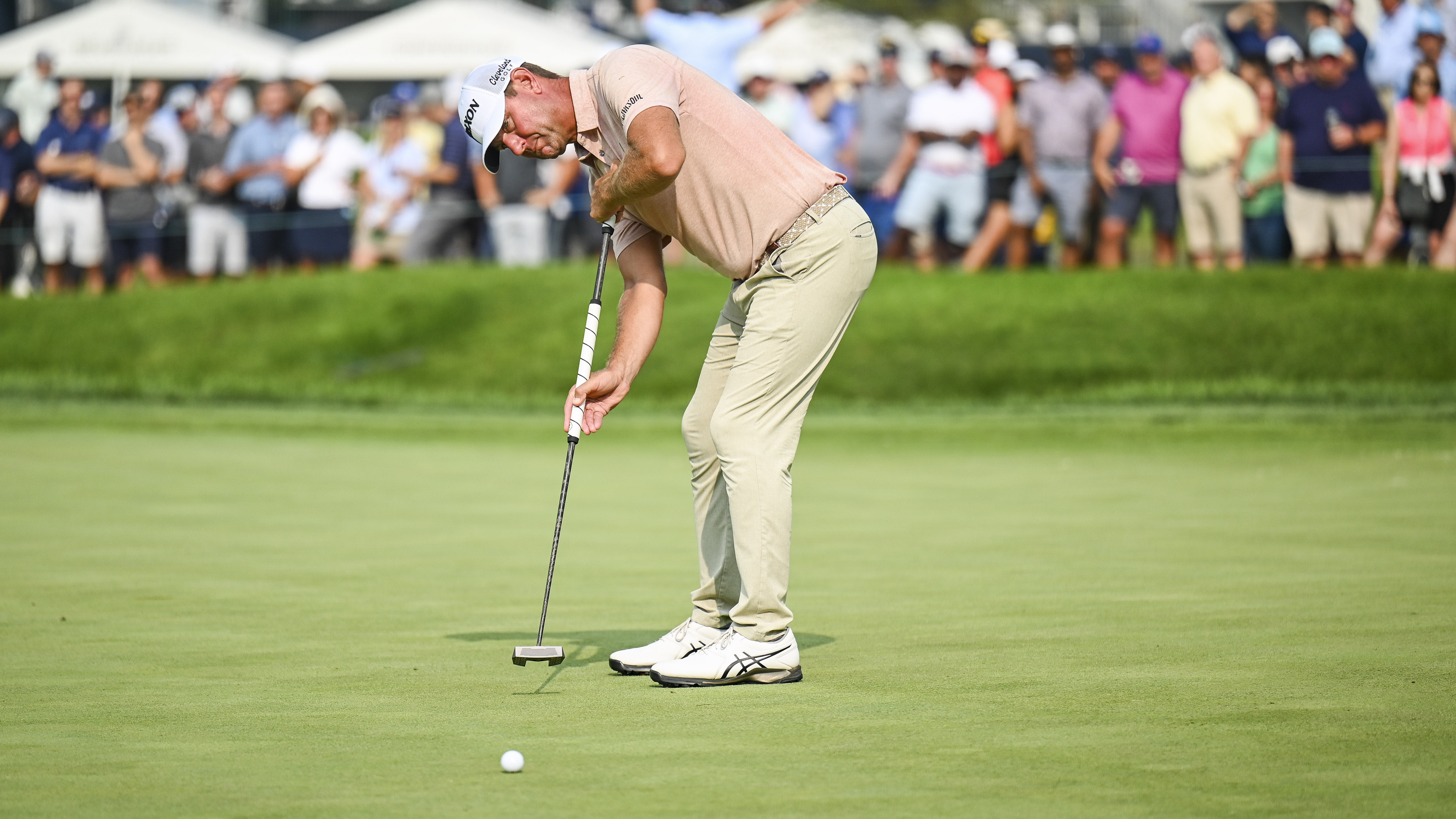 Photo of Lucas Glover putting