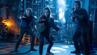 Sam Neill, Isabella Sermon, and Chris Pratt stand ready to capture a raptor in Jurassic World Dominion.