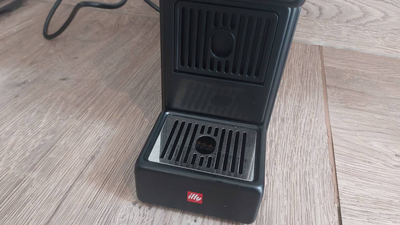 Illy X-Caps X3 Pod Coffee Machine