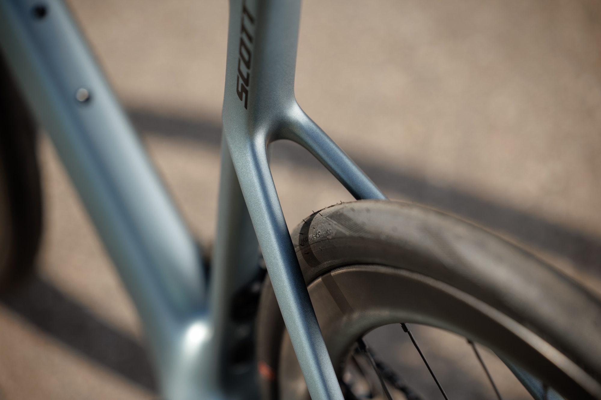 The rear end of the Scott Addict Premium showing how wide the tyre is