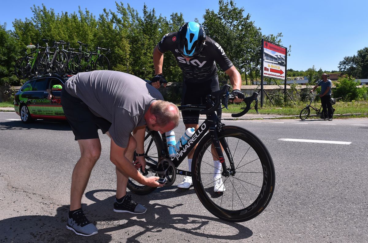 Danny van Poppel gets a new bike after a mechanical