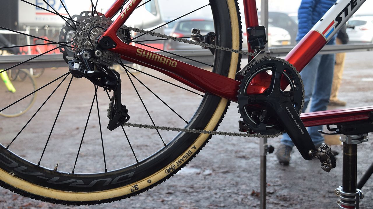 Van der Poel runs a Shimano Dura-Ace R9170 electronic groupset with hydraulic disc brakes
