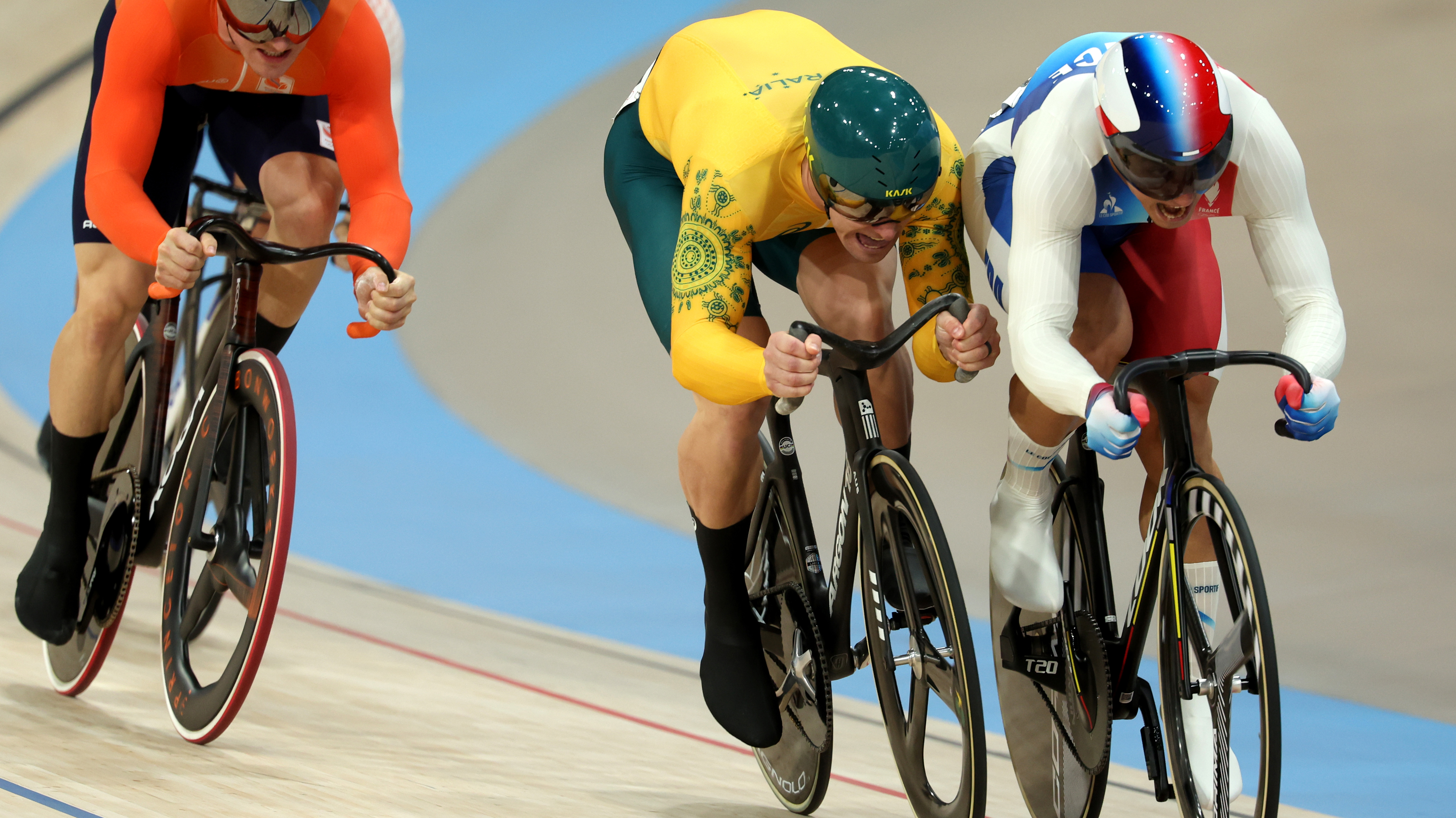 Matthew Glaetzer of Team Australia and Rayan Helal of Team France fight for the position during the Men's Keirin at the Paris Olympics