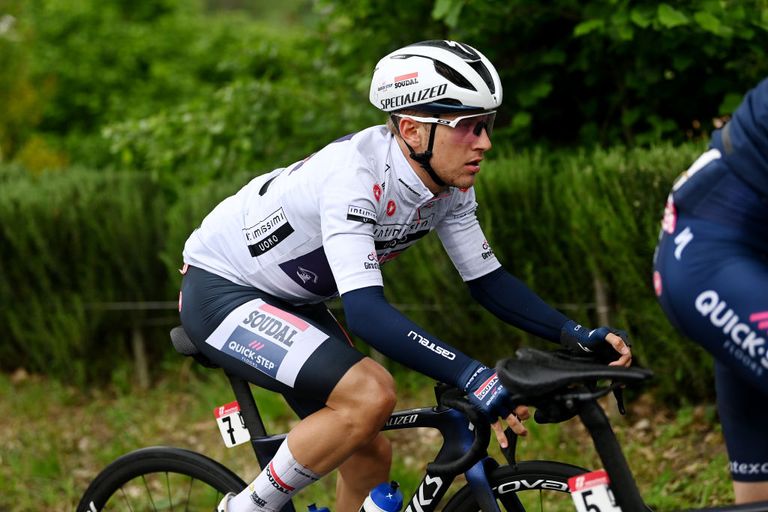 What do all the Giro d'Italia jerseys mean? Pink, purple, blue and