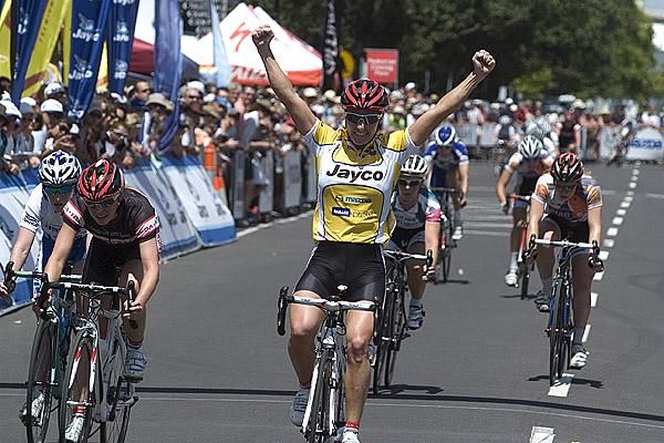 Rochelle Gilmore (Honda Women's Cycling Team) takes out the final stage in Williamstown as well as the series.