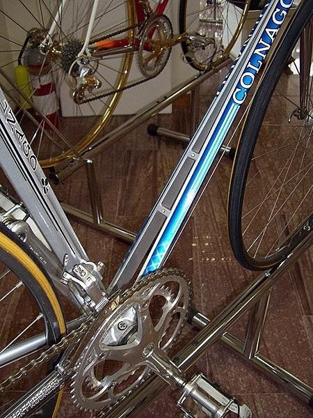 The innovative dual down tube was intended to increase lateral stiffness without sacrificing vertical compliance.