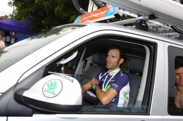 Alejandro Valverde (Movistar) arrives at the start