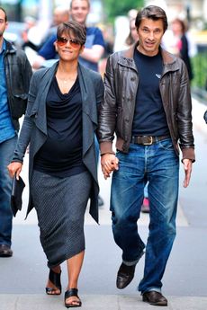 Halle Berry and Olivier Martinez in Paris