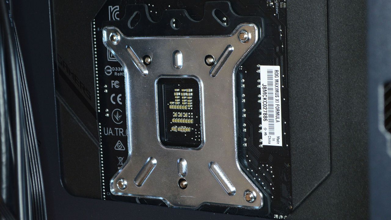 EKWB CPU block mounting from the rear