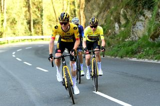 Steven Kruijswijk fractures collarbone and pelvis in Critérium du Dauphiné crash