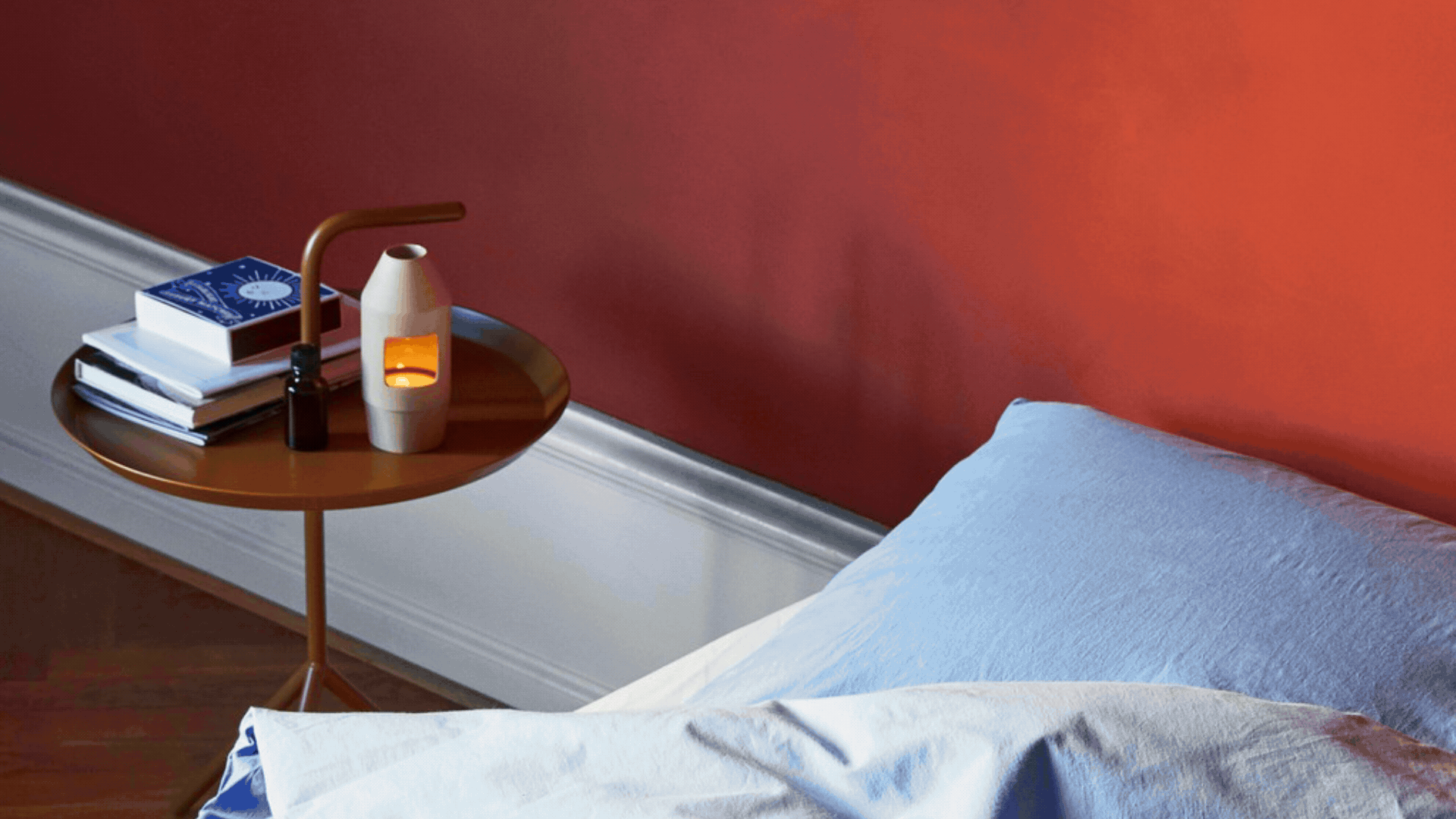 A GIF of oil burners and essential oils